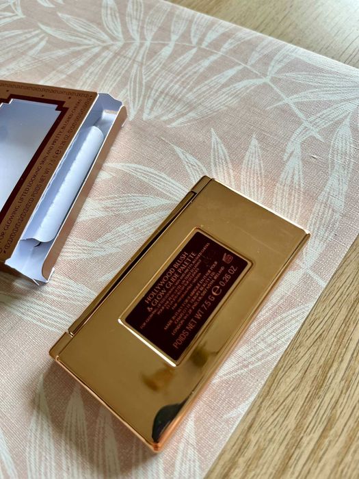 Paleta Blush & Glow Charlotte Tilbury róż rozświetlacz