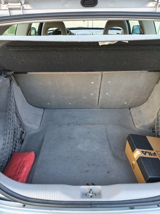 Vendo Nissan almera 1.5 gasolina 16 válvulas de 2002.