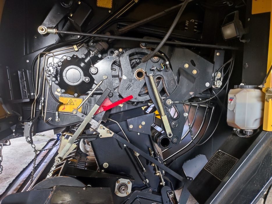 Enfardadeira New Holland BB9080