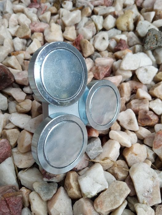 Magnes do łowienia metali różne modele
