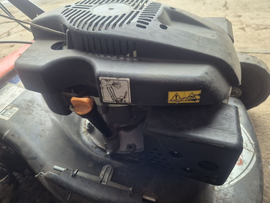 Sprzedam włoską kosiarkę na części silnik dobry  pierwszy właściciel