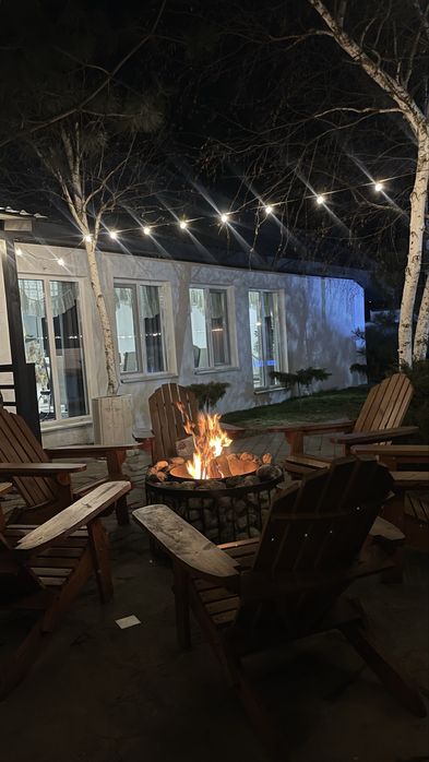 Подобова оренда великого будинку за містом з басейном з підігрівом