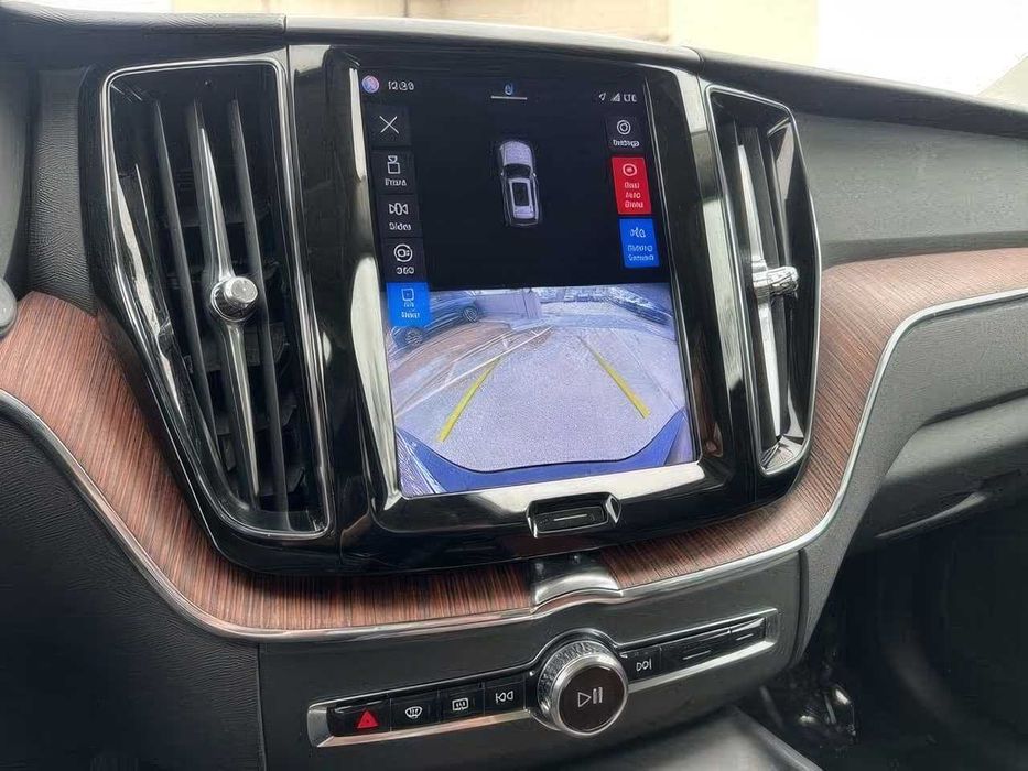 Volvo Xc60      2023