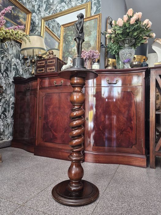 Coluna decorativa vintage em madeira maciça.