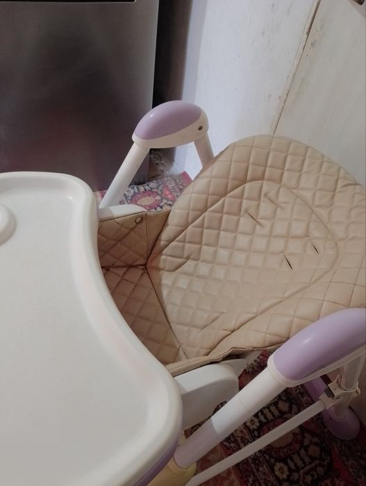 Дитячий столикк для годування