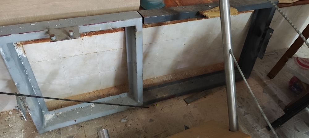 Escada em Madeira e Metal