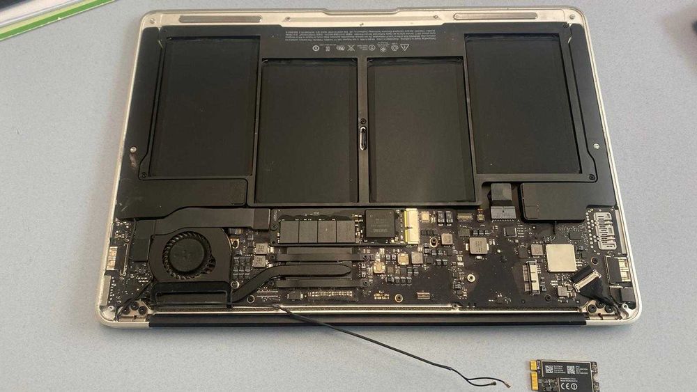 MacBook Air 13,3  - 2014 - Sem Disco - avariou e foi retirado