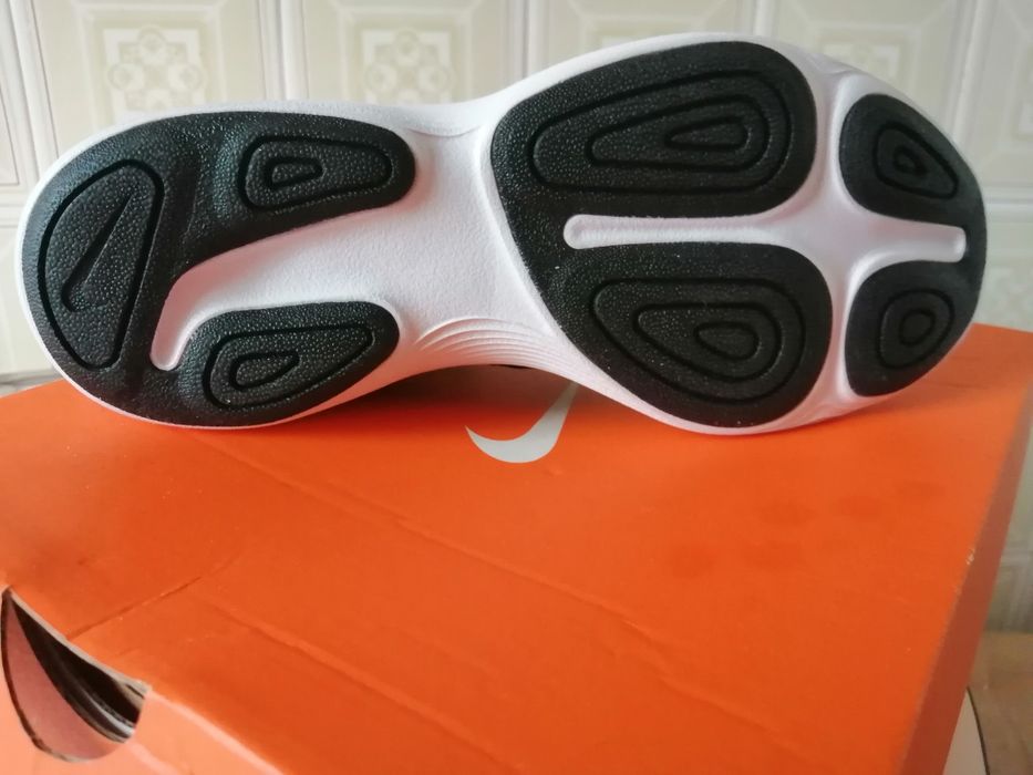 Ténis Nike Revolution 4 Black/White