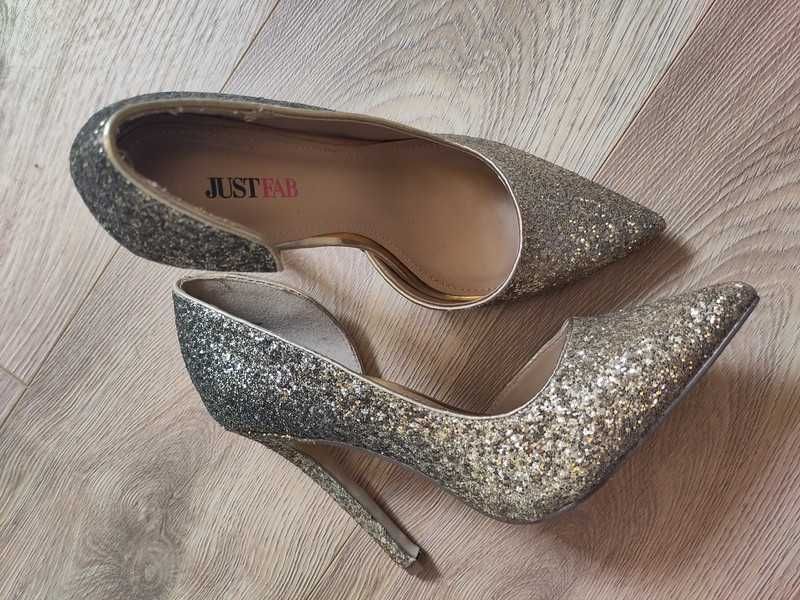 Sapato dourado 38