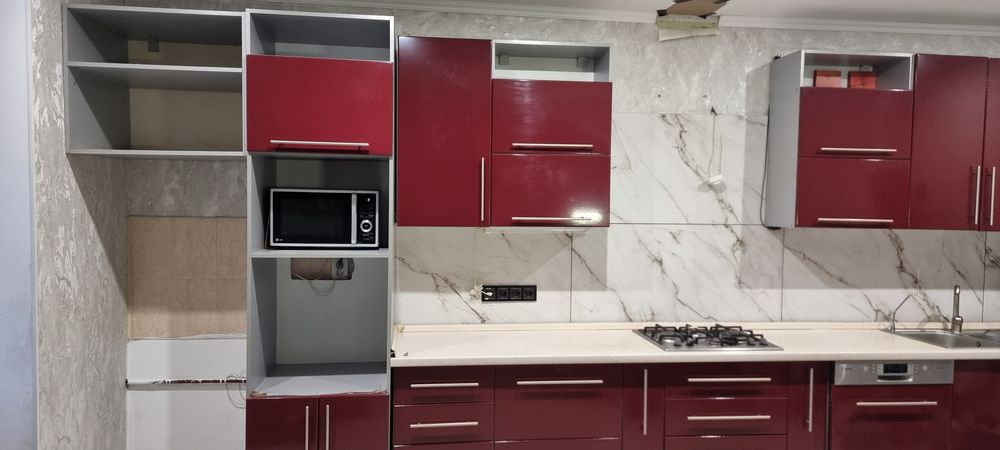 Продам фасади кухні б/в, разом із СТОЛЕШНИЦЕЮ (Чехія)- 3м80см