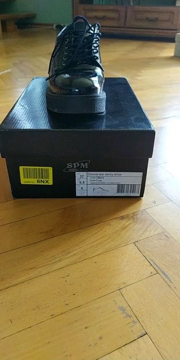 Półbuty marki SPM