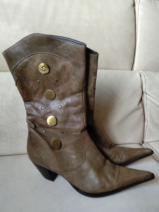 Botas em couro cano alto