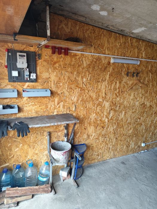 Продам гараж в кооперативе " Октября"