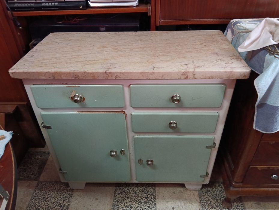 Móvel de cozinha antigo