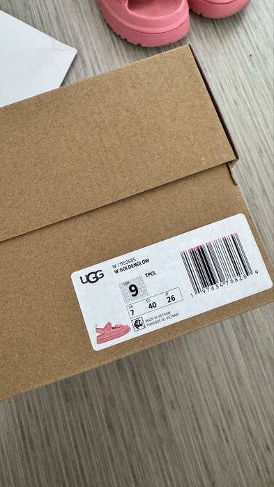 Продам сандалі UGG