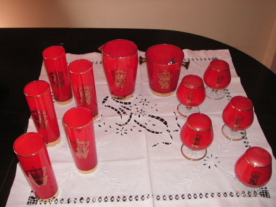 Conjunto Copos Vermelho e Dourado Vintage