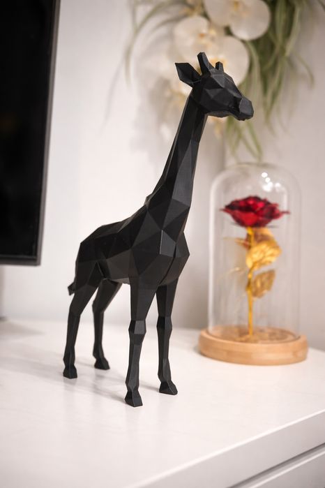 Nowoczesna figurka żyrafy LOW POLY – dekoracja