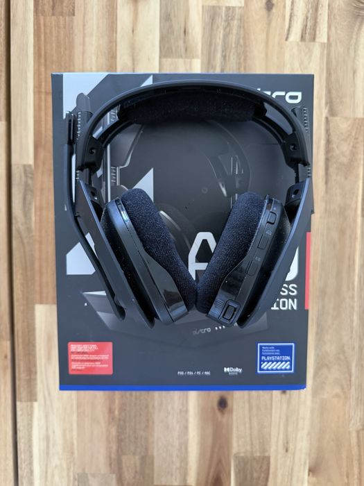 Astro A50 Wireless + Base Station PS5 / PS4 / PC com Caixa