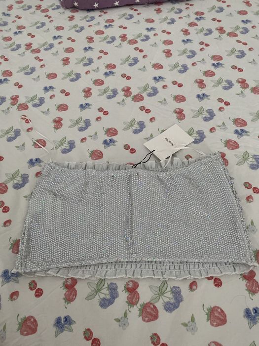 Top cropped Bershka com lantejoulas prateadas, franzido, L, novo