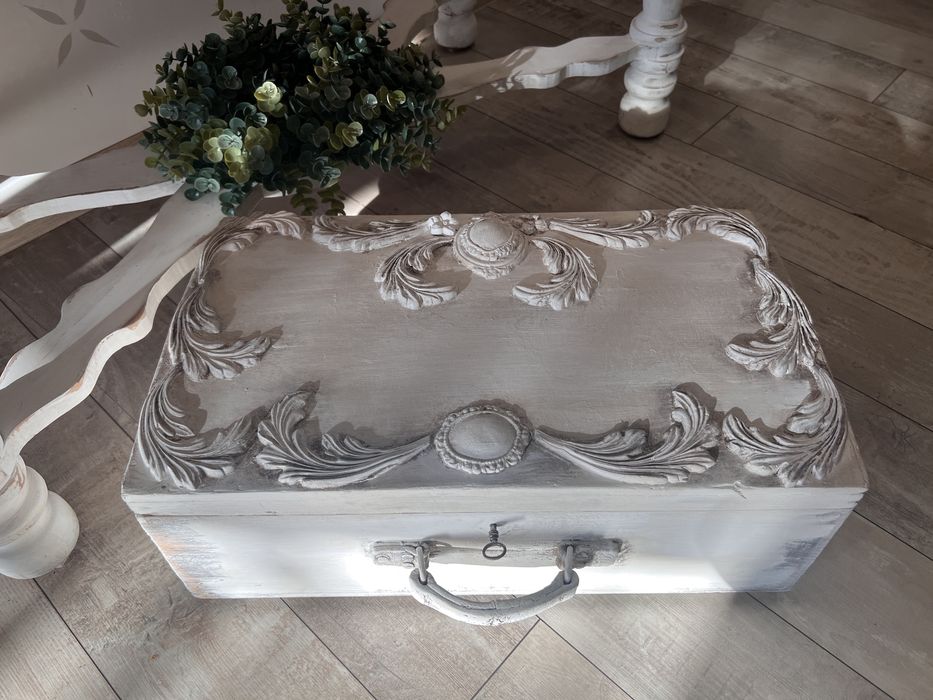 Walizka w stylu shabby chic