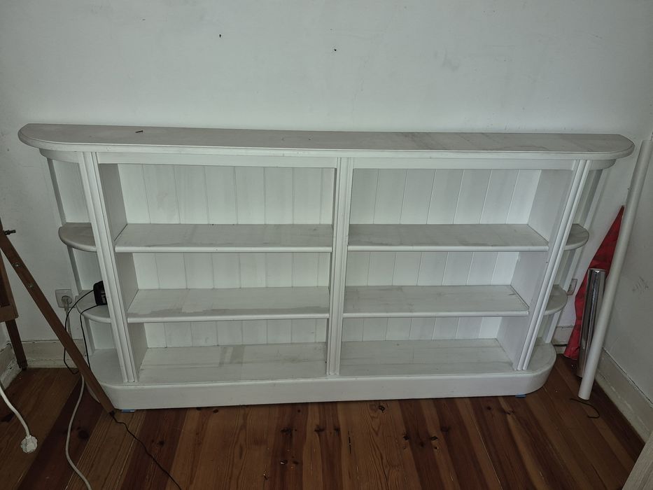 Estante em madeira maciça