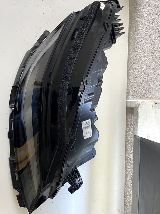 Lampa prawa lewa  eflektor przód TESLA Model 3 Highland 24r  cała
