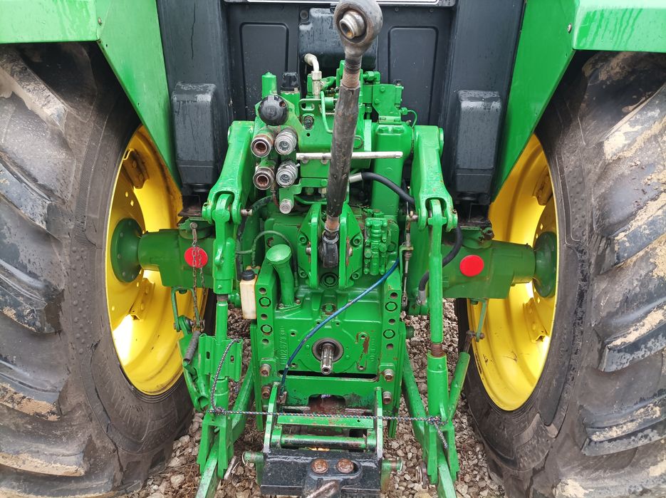 Трактор John Deere 6200