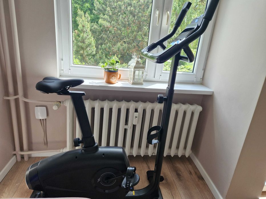 Rower stacjonarny Domyos EB900 B samozasilający
