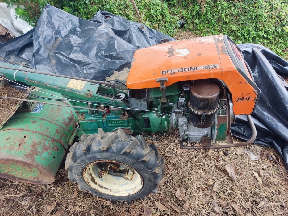 Vendo motocultivador ou troco por trator pequeno