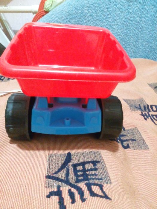 На подарок,Самосвал  игрушка большая