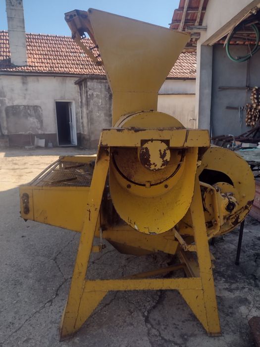 Debolhadora e descamisadeira de milho