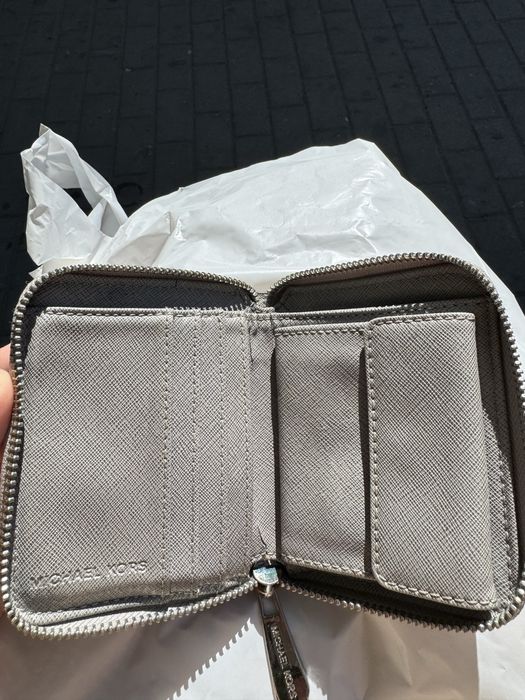 Продам оригинальный кошелек Michael Kors