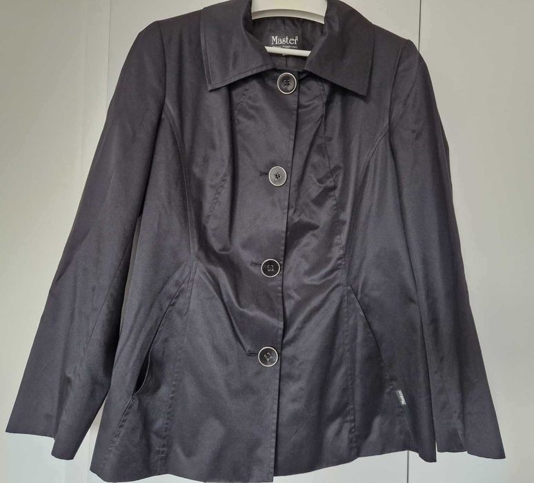 Czarna kurtka damska