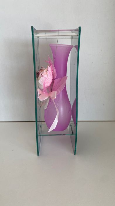 Jarra de vidro cor de rosa