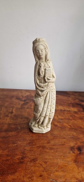 Rzeźba figura świętego z piaskowca Stylistyka gotycka XIX/XXw Francja