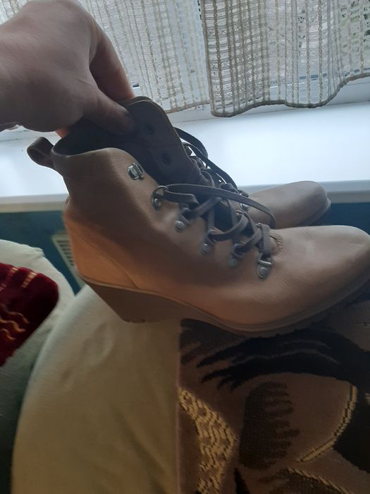 Продам ботинки  .