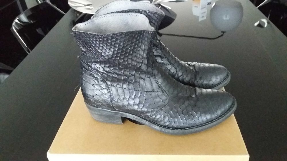 Botas em pele genuína