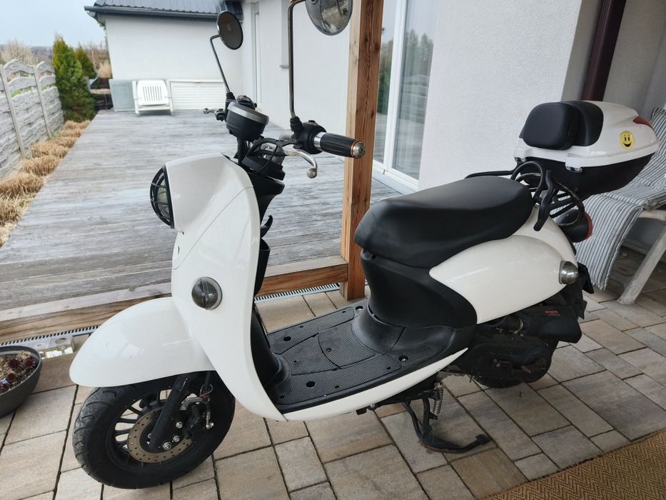 Skuter MASH 50, jak Vespa