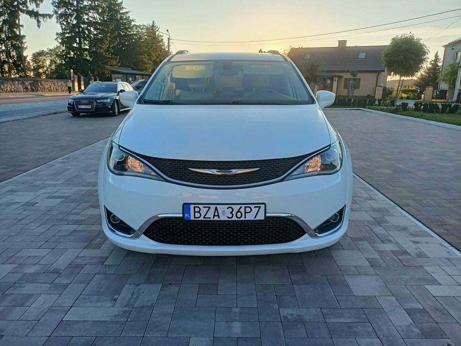 Chrysler Pacifica 8 Osobowa