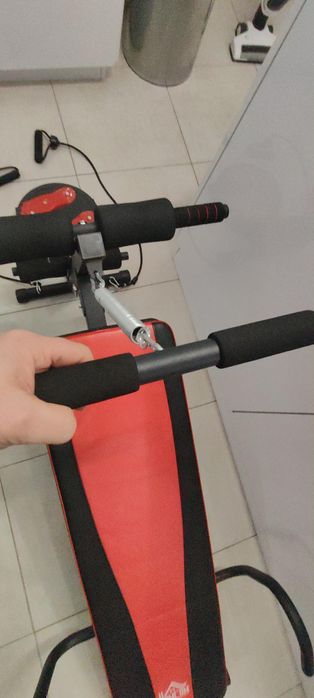 Ławka do brzuszków z twisterem i gumami