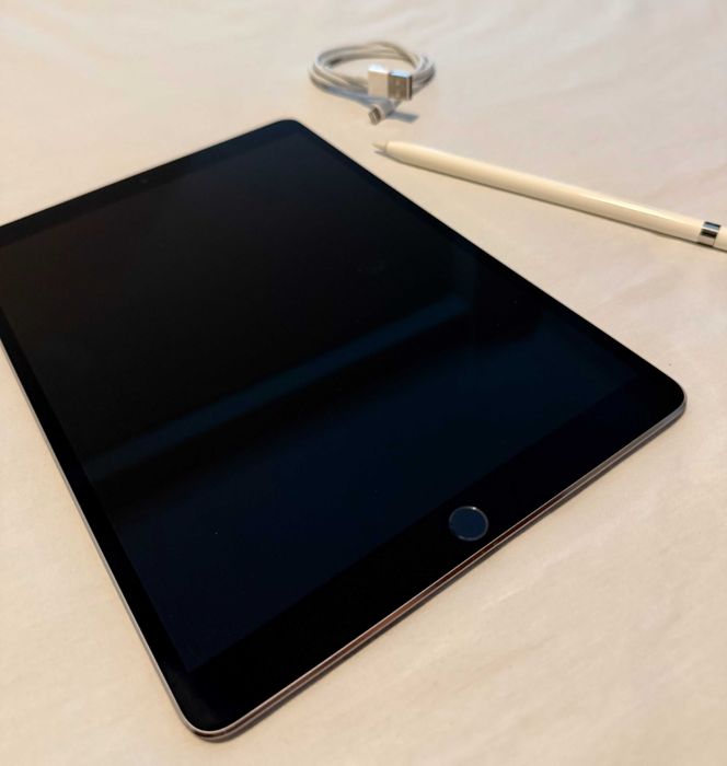 iPad Pro 10.5" (2017) + Apple Pencil