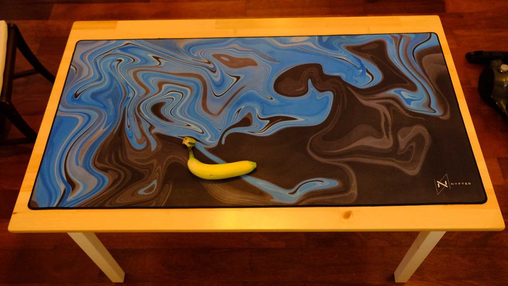 Tapete/Deskmat Gaming Nyfpad 3XL Liquid (120x60cm) - Qualidade Premium