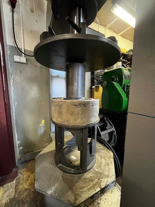 Wymiana opon do wózka widłowego pełne pierścieniowe bezdętkowe pełnych