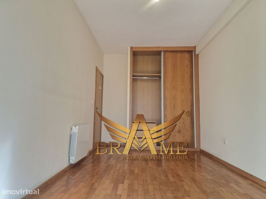 Apartamento T2 Com Lugar De Garagem | Rua Da Constituição - Porto