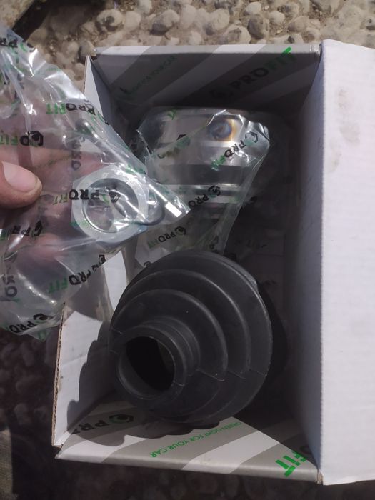 Продам кулаки нові нісан сані 1,6 бензин