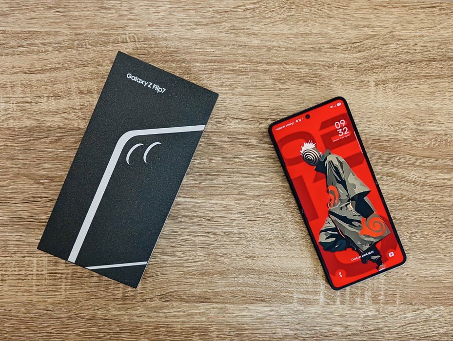Samsung Galaxy Z Flip 7 - 12/256Gb - Preto