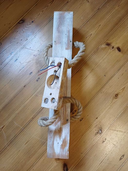 Drewniana lampa wisząca