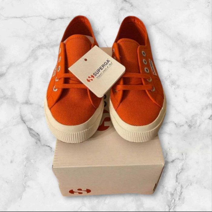 Nowe stylowe trampki Superga, rozmiar 36, biało-czerwone