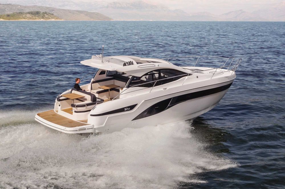 Jacht motorowy Bavaria SR41
