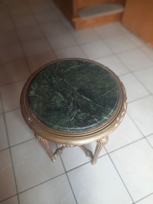 Столик (антикварный)